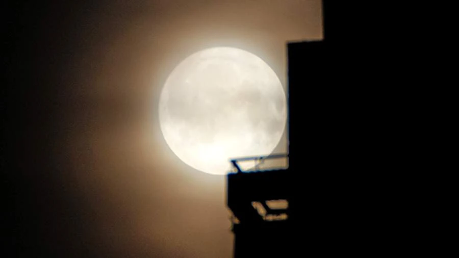 🌙 Самая короткая ночь в 2026 году наступит с 21 на 22 июня

Ночь на 22 июня 2026 года станет самой 