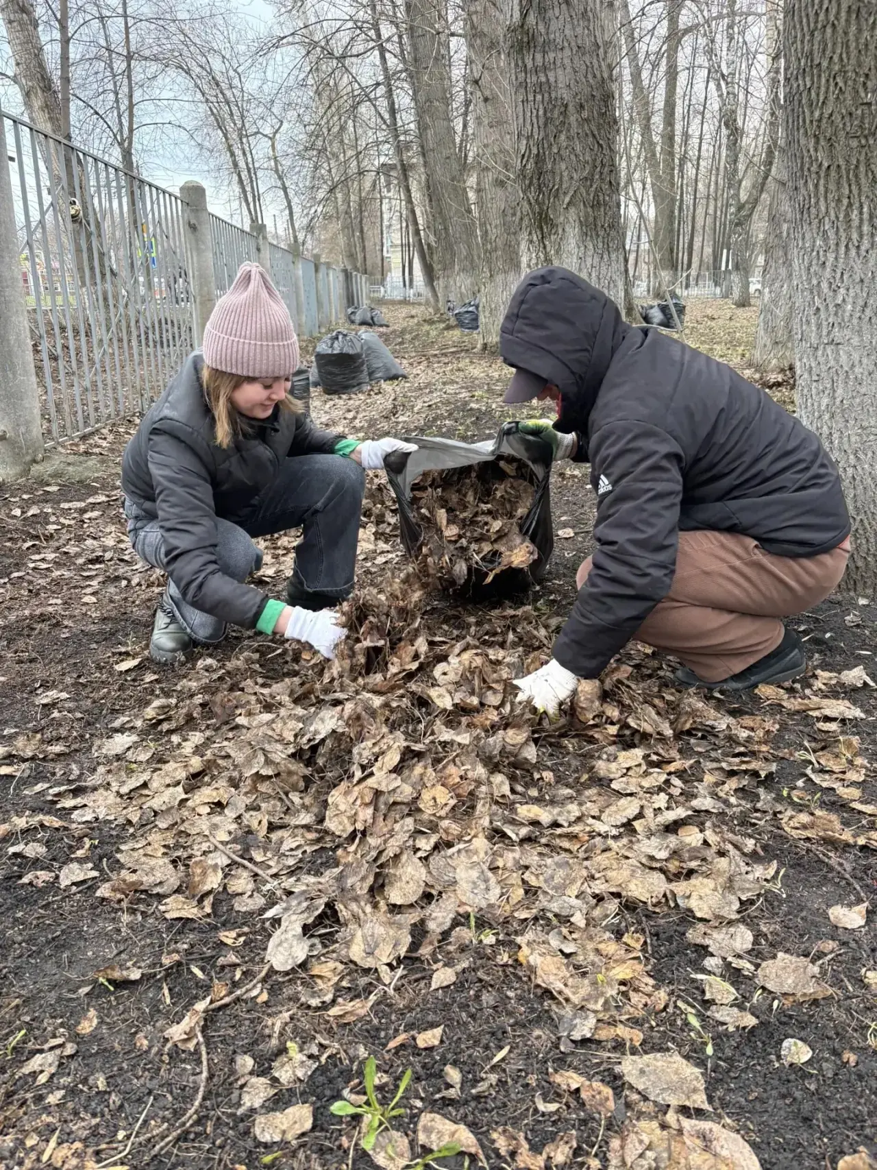 Кто сказал, что субботник — это скучно? Только не у нас! 🍂  Сегодня школьная территория 2 корпуса пр
