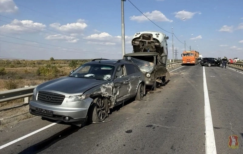 В Суровикинском районе произошло ДТП на федеральной трассе.