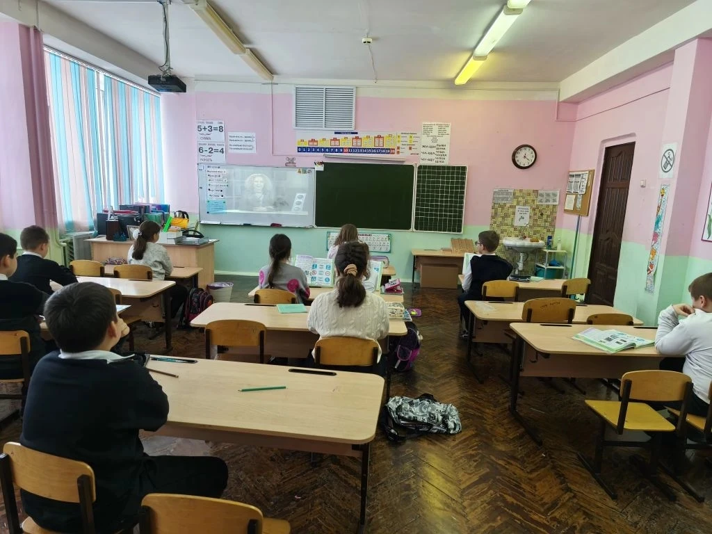 Знай и помни Правила дорожного движения!   Каждый учебный год школьники знакомятся с Правилами дорож
