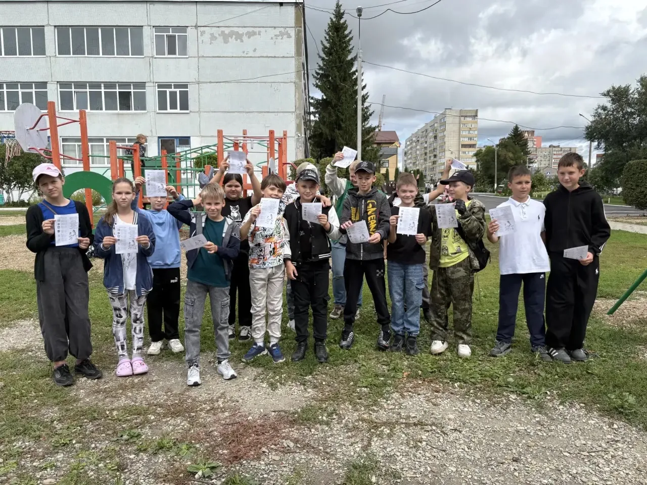Обучающиеся нашей школы принимают участие в акции «Берегись автомобиля» 🚗