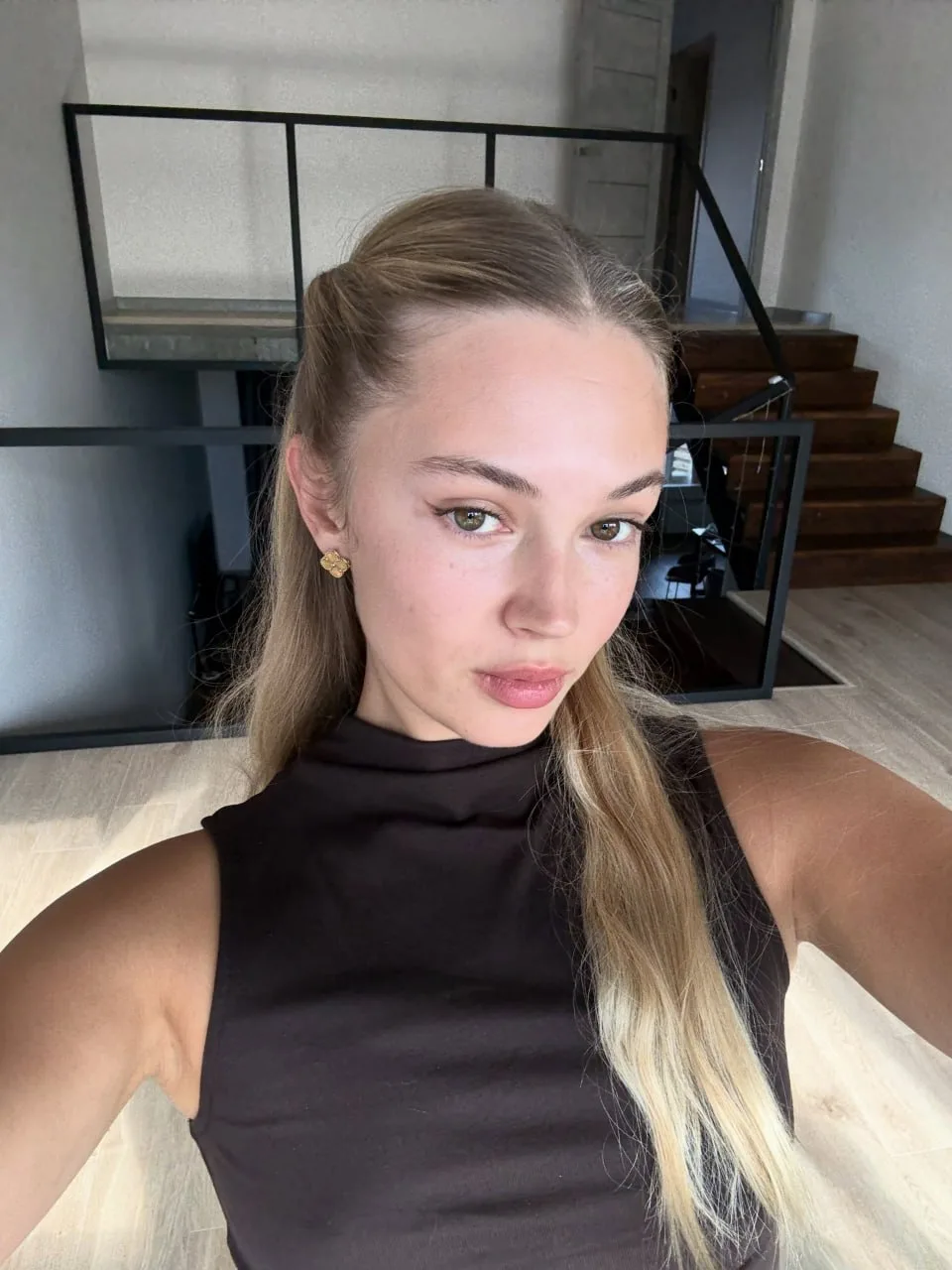 Александра Литвинова, девушка Алексиса Санчеса, вместе с дочкой прилетела в родной Челя...