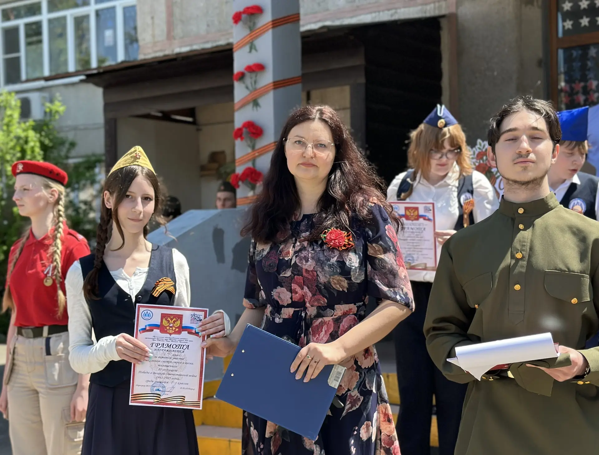 В программе смотра прозвучали песни: «Путь далёк у нас с тобою», «Нам экипаж — семья», «День Победы!