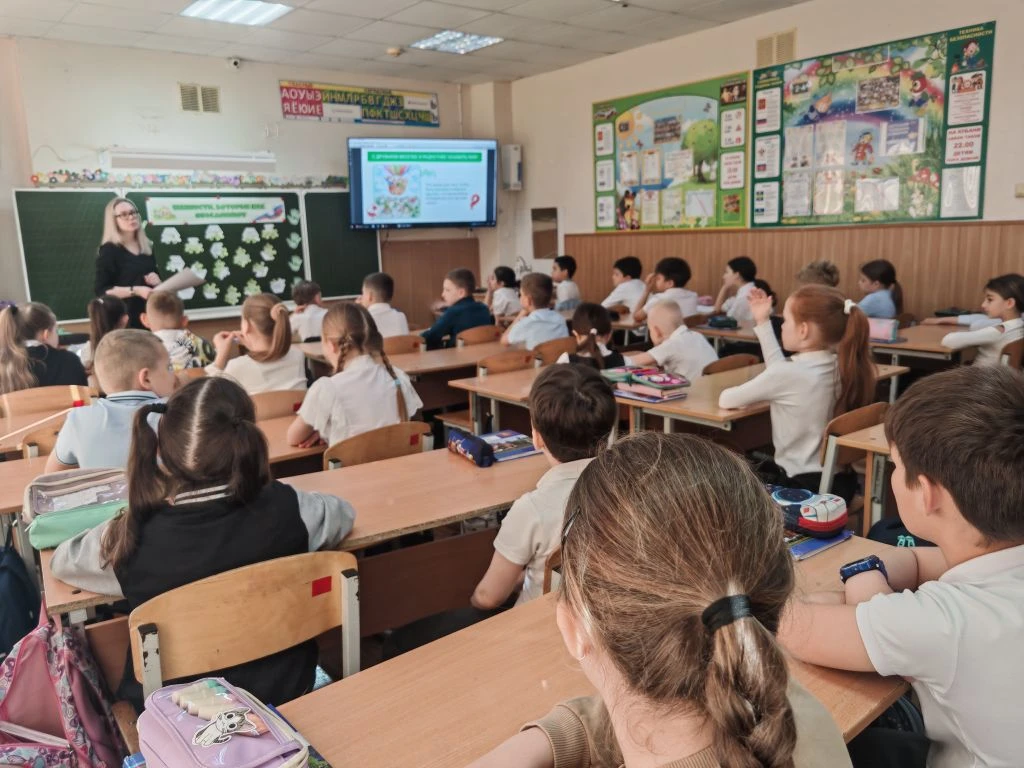 🎉 Торжественная линейка ко Дню детских общественных организаций  Сегодня в нашей школе прошла торжес