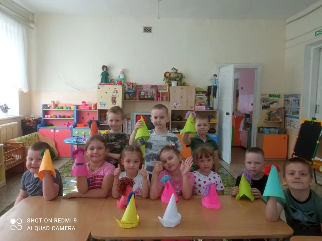 Ребята из группы "Звëздочки" продолжают работу в мастерской по изготовлению национальны...