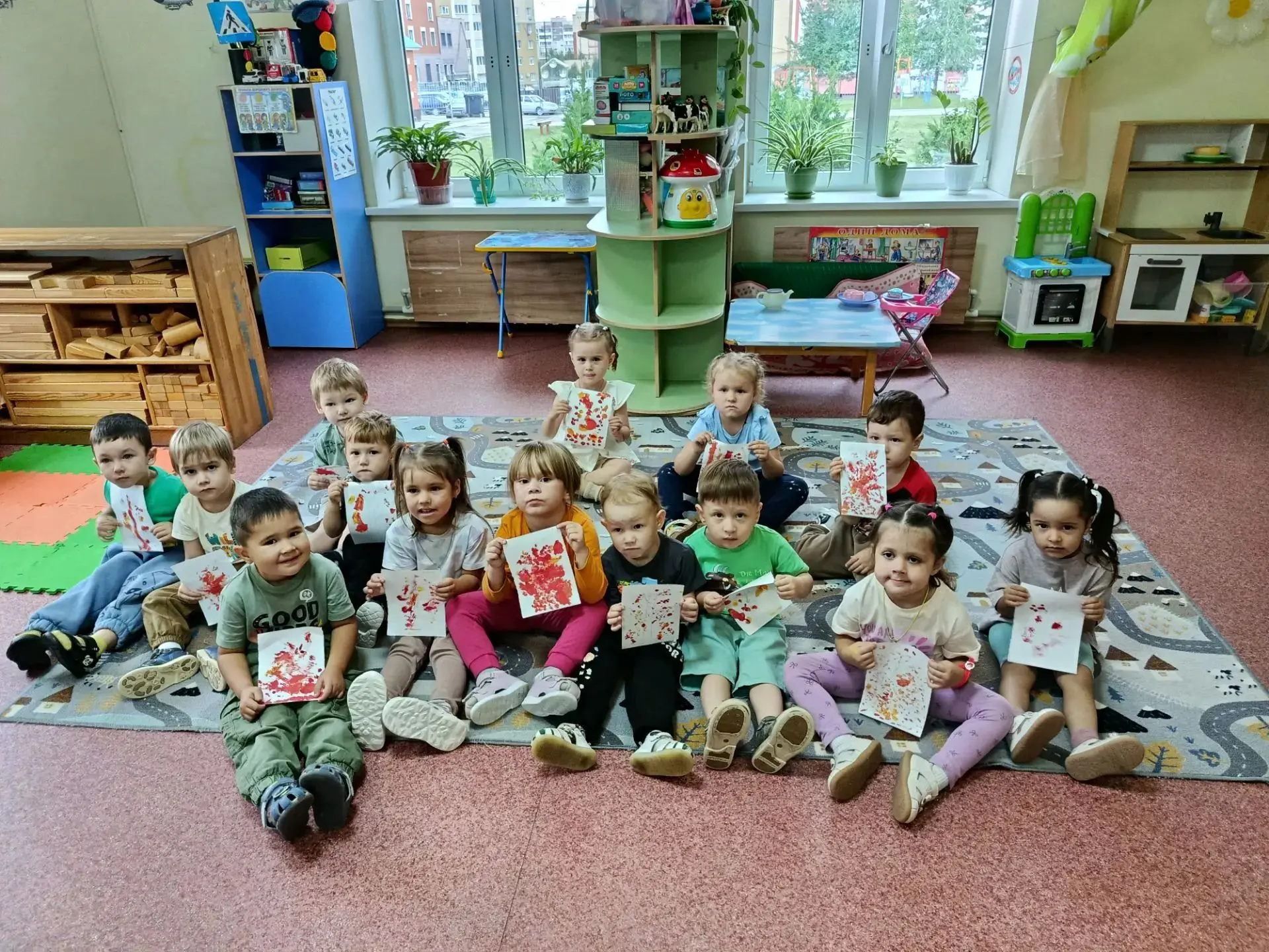 Малыши группы" Цыплята "побеседовали с воспитателем об осени, красивом, ярком времени г...