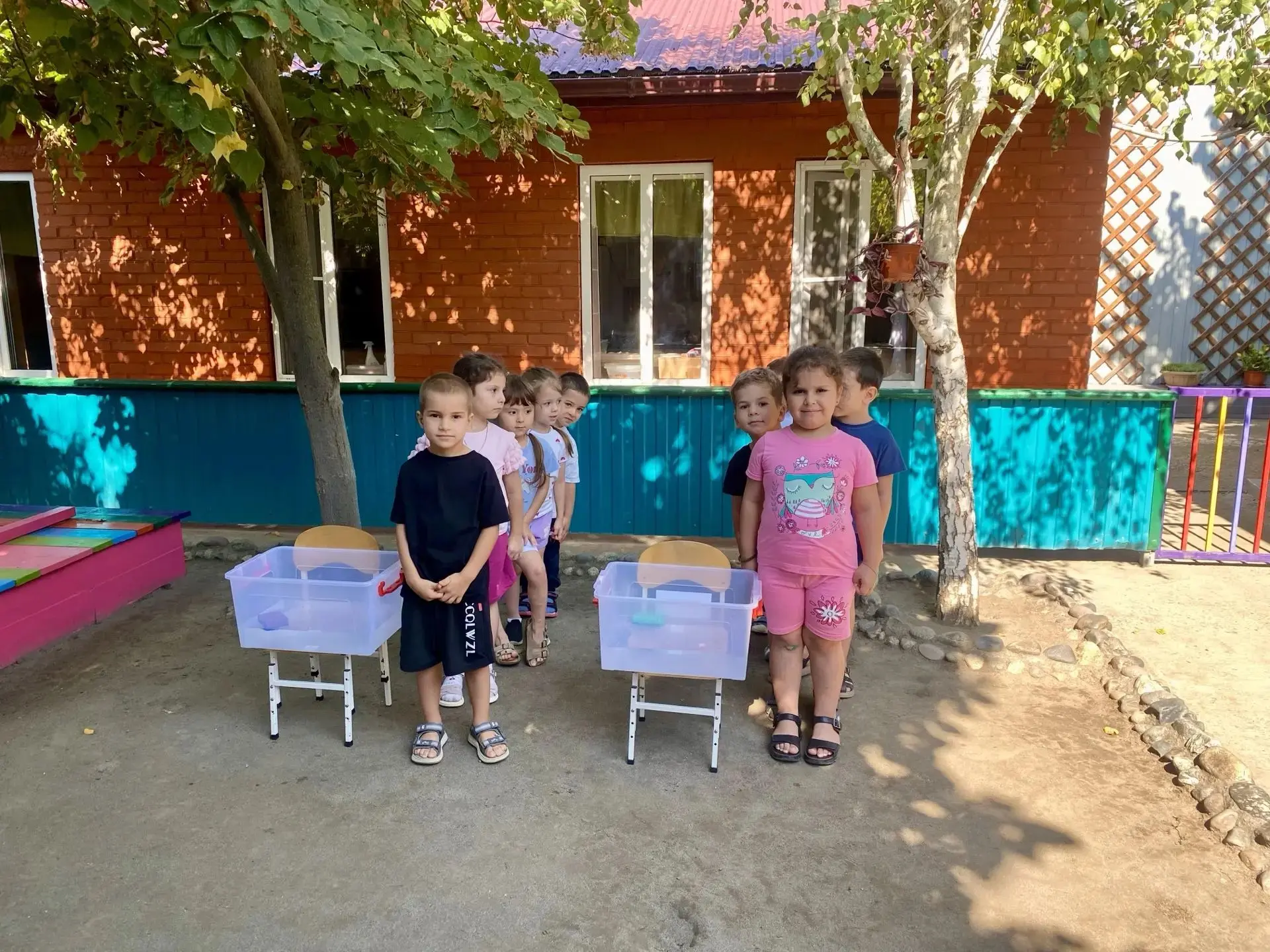 💦Вода! Командный дух. Ребятам👫 очень понравилось играть с водой. От прогулки они полу...