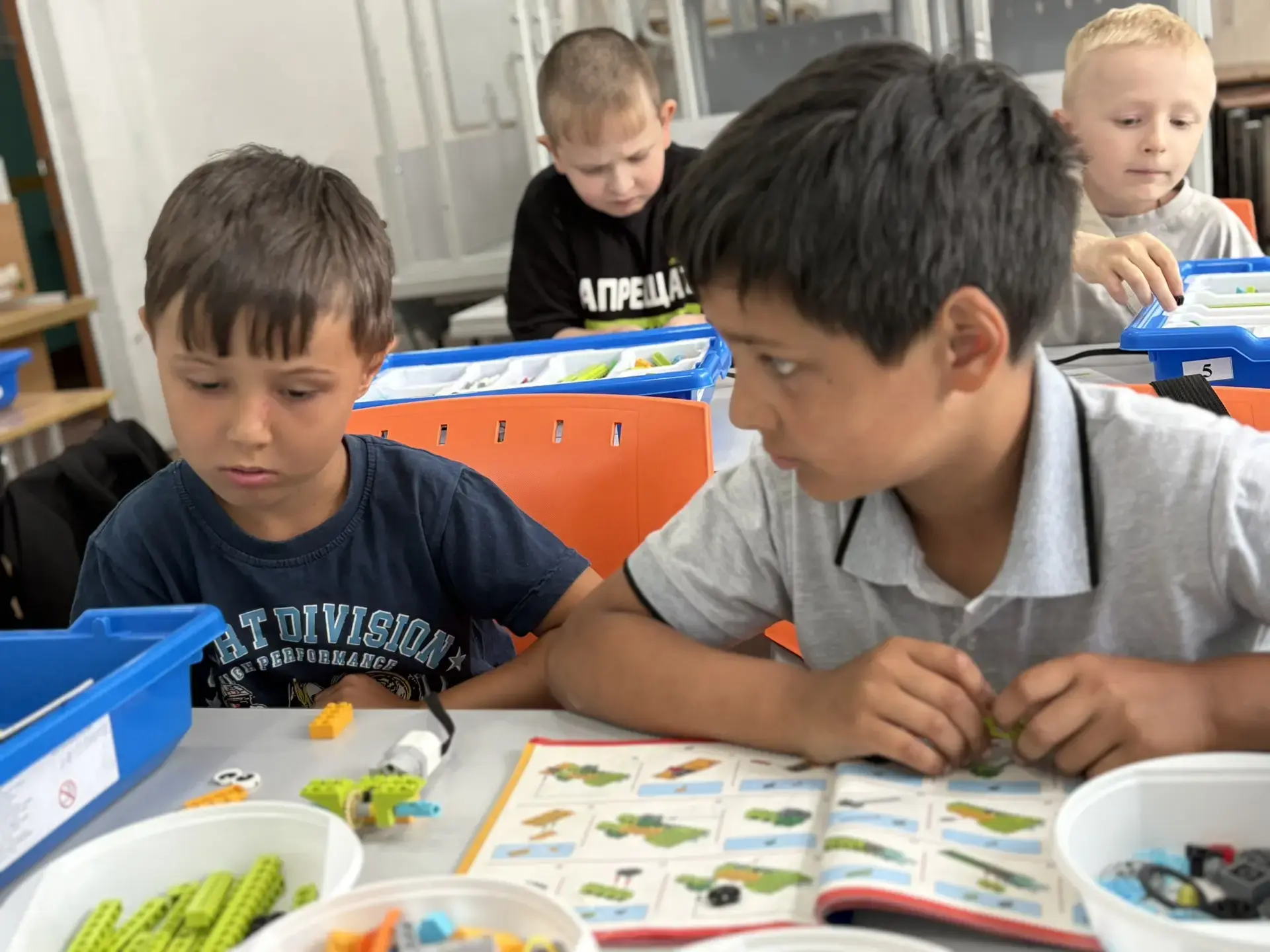 🌼«Лето – время творить!»🌼
Кружок LEGO WeDo — это не просто способ занять ребёнка на каникулах. Это