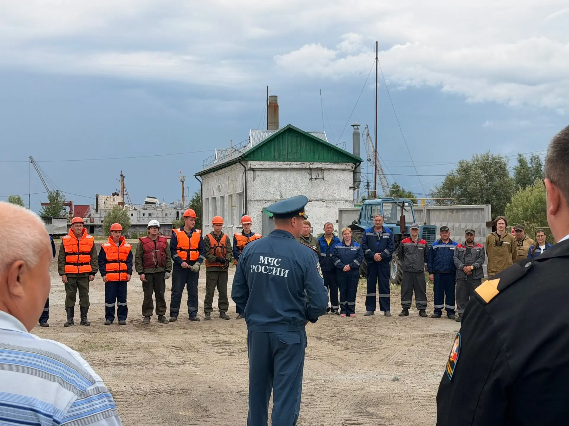 В ХМОУВПиС прошли комплексные учения по локализации и ликвидации аварийных разливов нефти и нефтепро