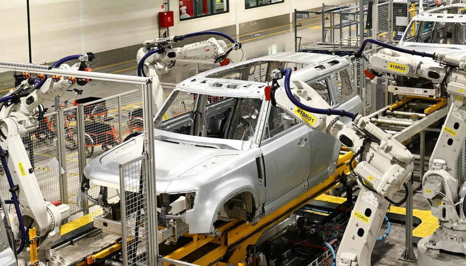 Jaguar Land Rover планирует наладить производство следующего поколения Defender в США, ...