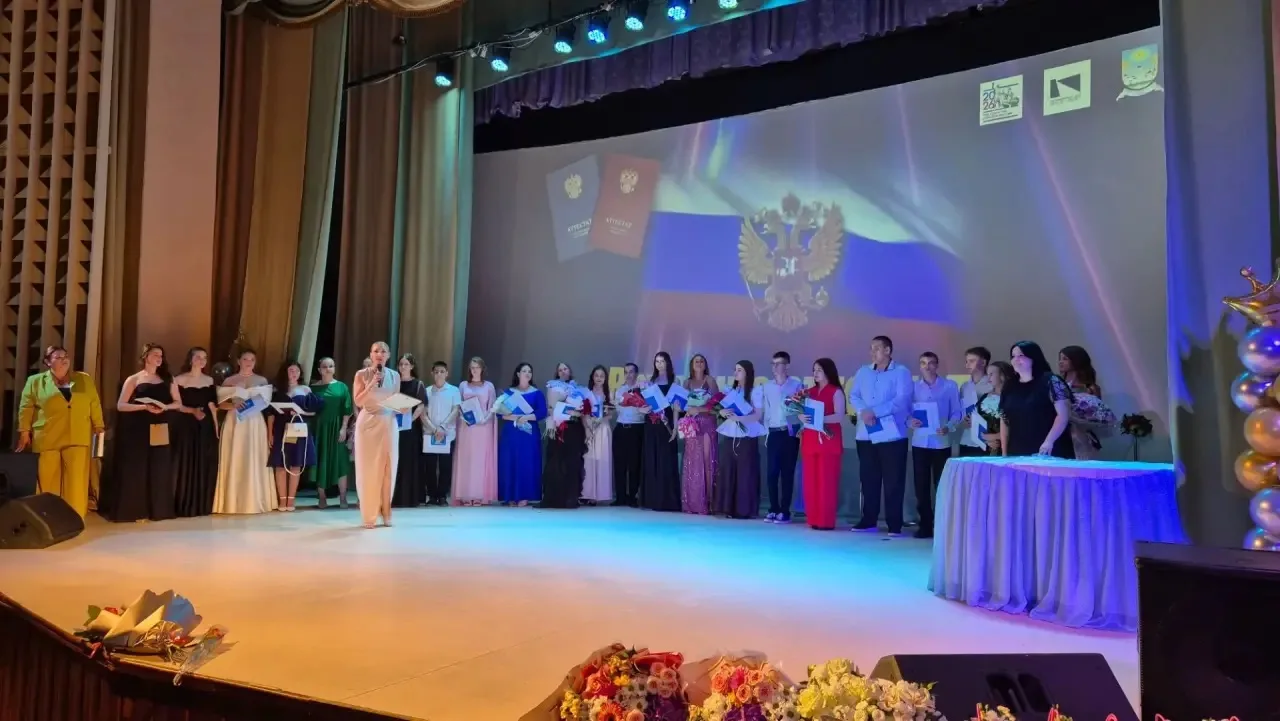 Золотой финал школьной истории. 🏆🎓

Свершилось! Сегодня мы проводили во взрослую жизнь наших одинн
