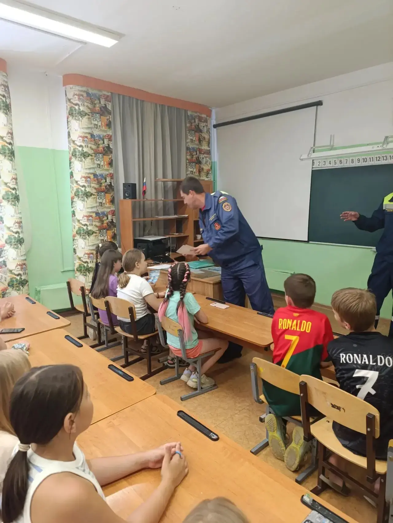 ❗️Беседа "Вода ошибок не прощает": безопасность на воде в пришкольном лагере "Солнышко".
❗️Безопасно