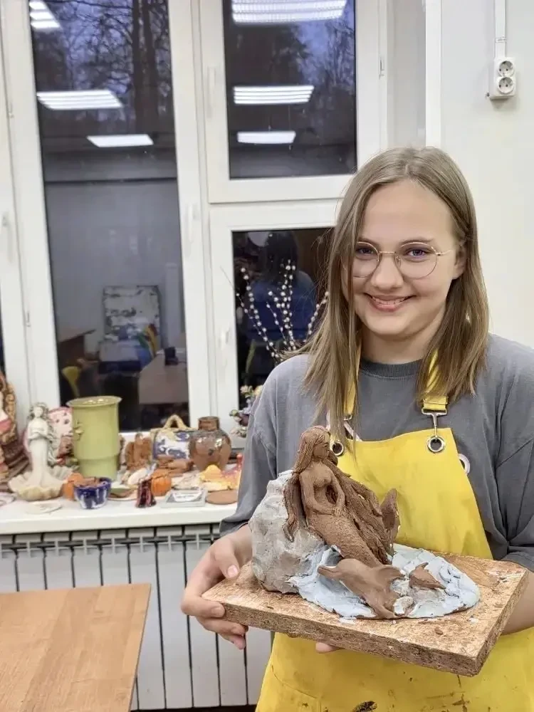 🏺✨ Глина в руках — и рождается искусство!

Ксюша Костылева уже второй год занимается керамикой в ДХ