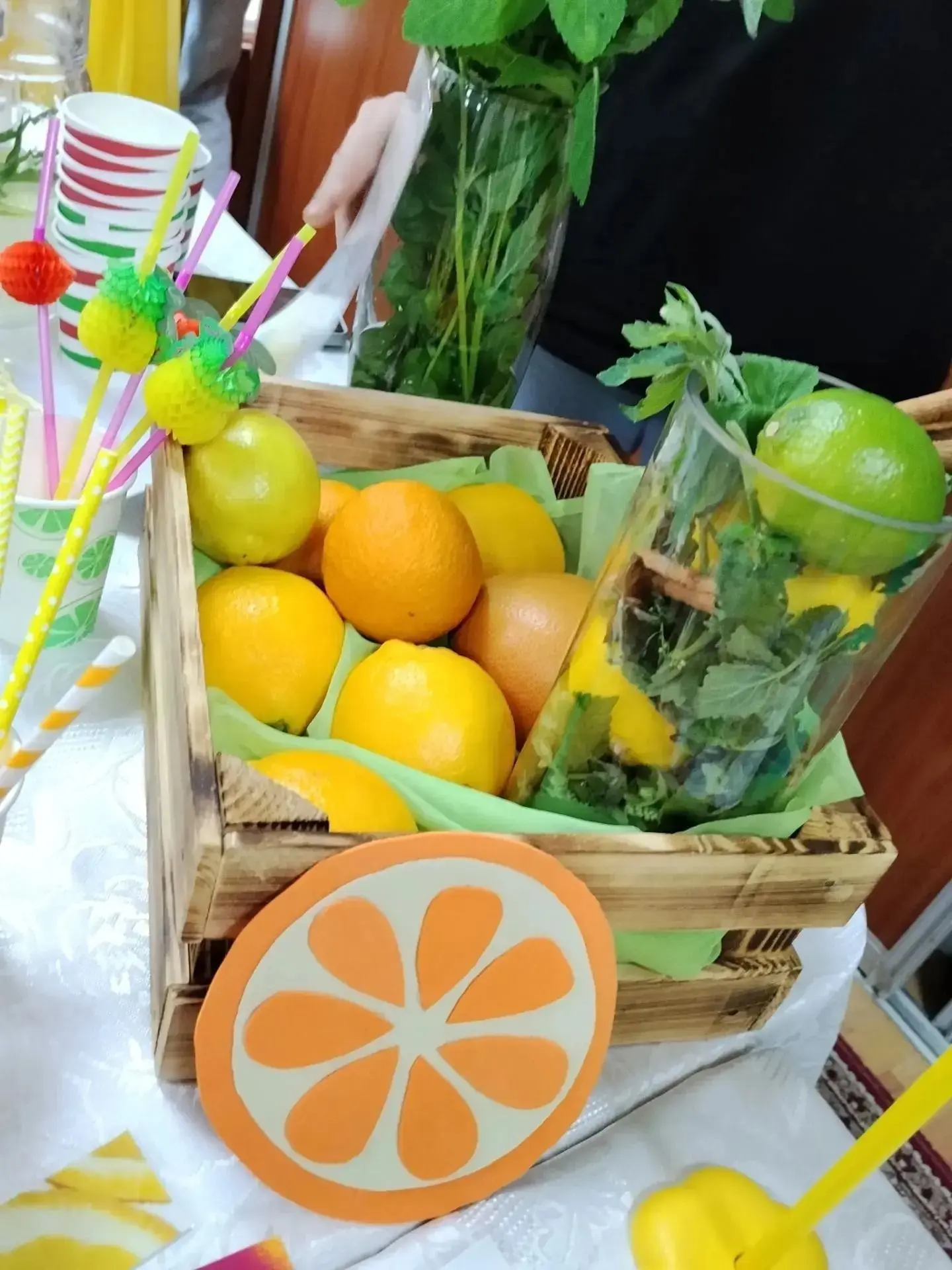 Лето — это прохлада в стакане и улыбки вокруг! 🍋 Сегодня наши воспитанники сами варили...