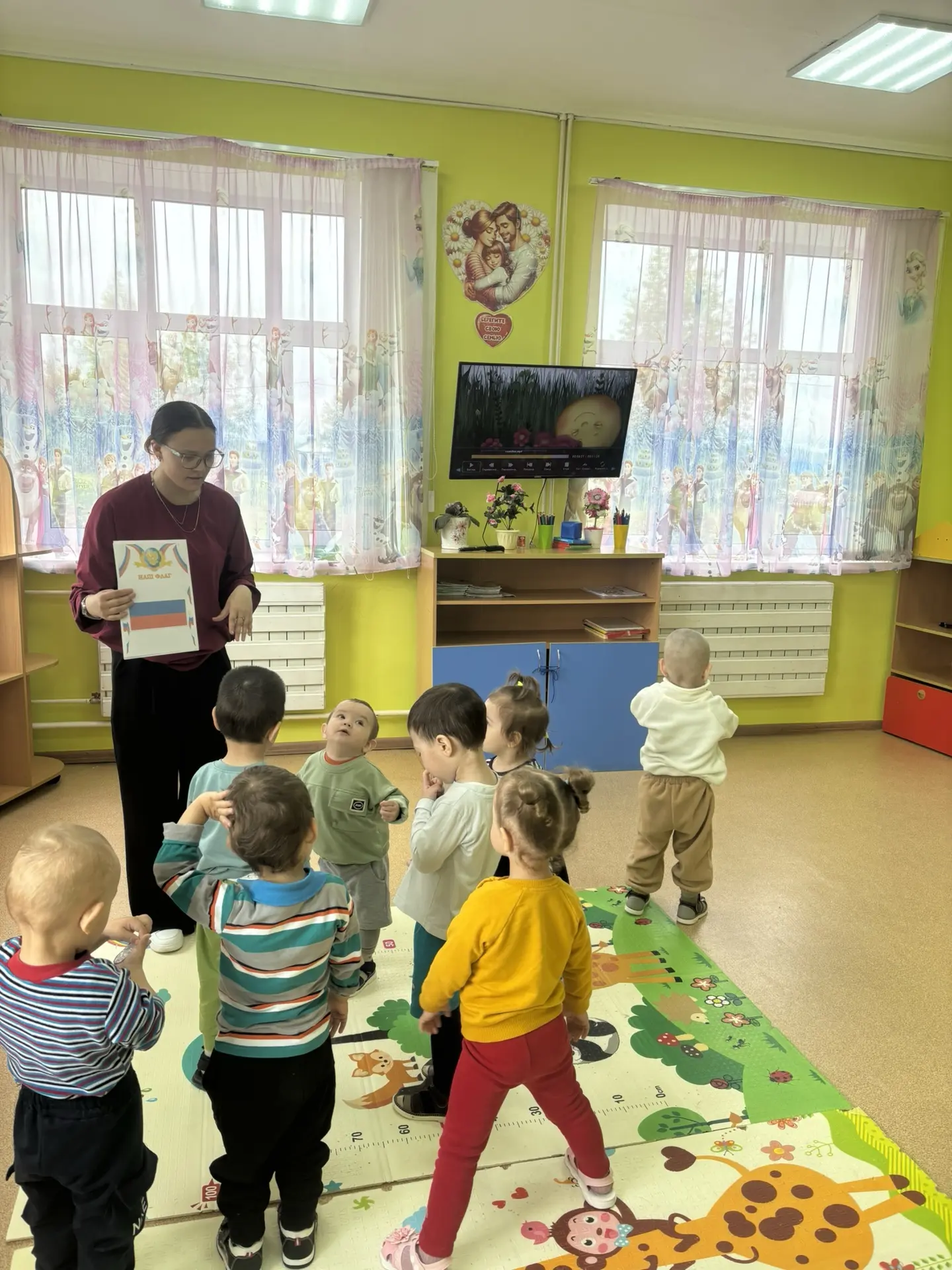 Утренний прием  и круг в 1 младшей группе