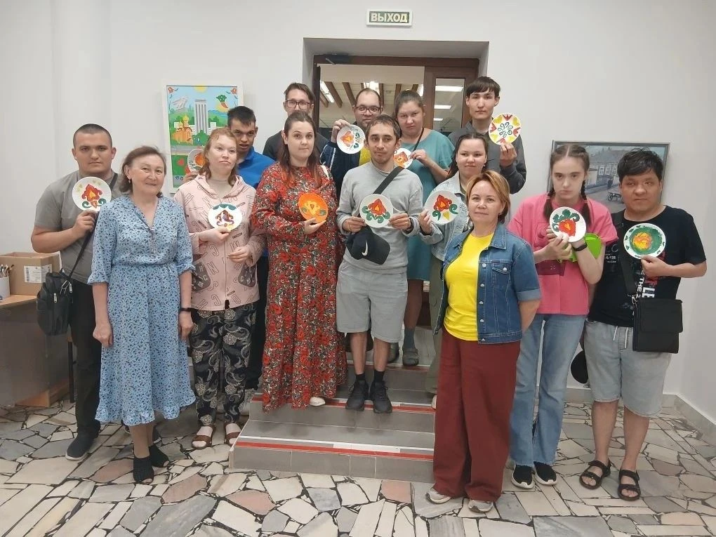 «Искусство в каждом узоре: мастер‑класс по росписи тарелок».
На днях в рамках празднования националь