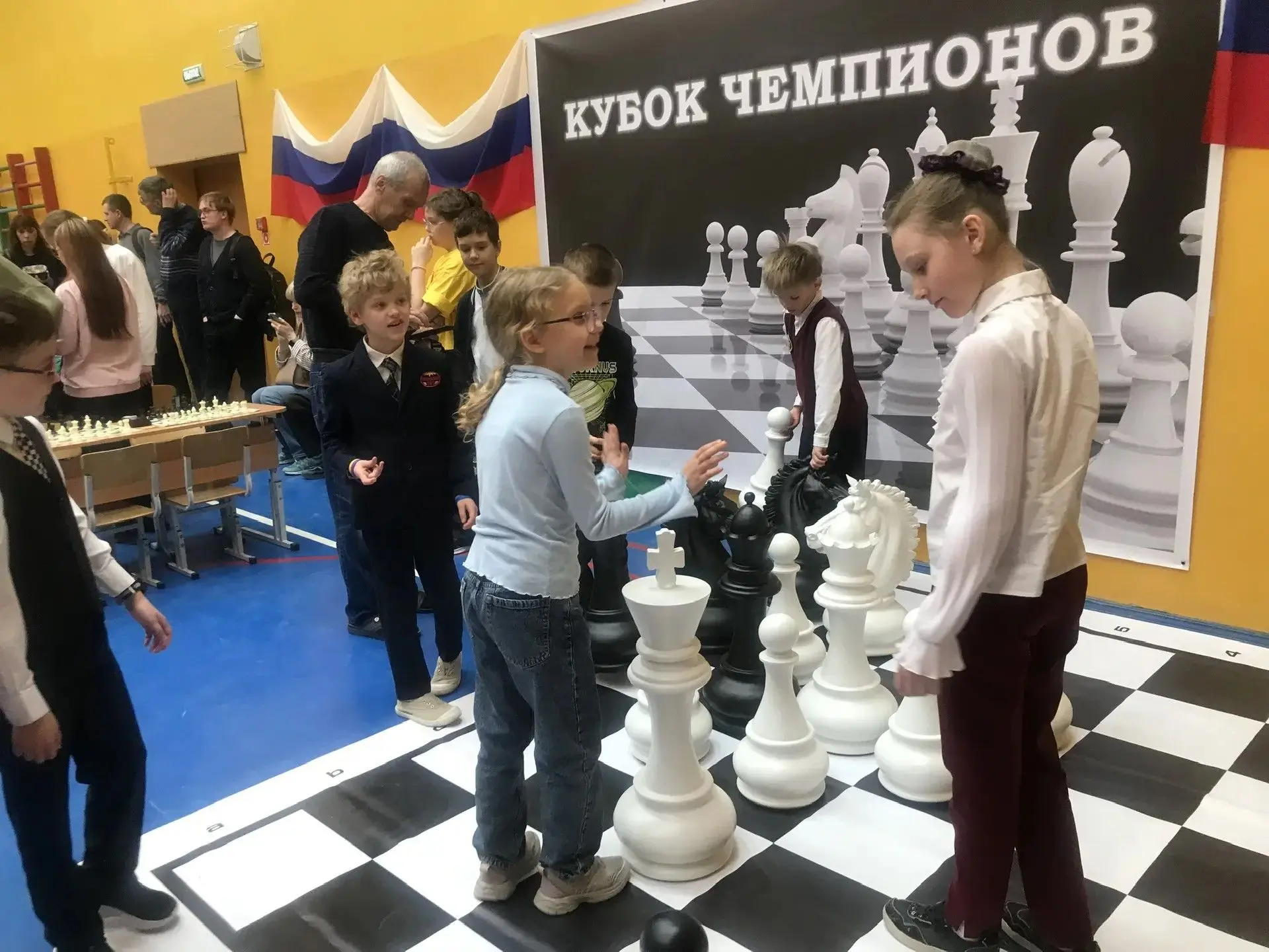 ♟️Исторический рекорд в Екатеринбурге: 200 школьников сразились за «Кубок Чемпионов» в школе №48!  🛑