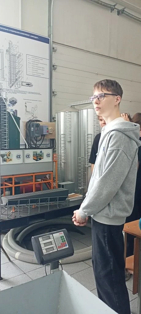 🔬4-го марта учащиеся 10А и 10Б класса вместе с классными руководителями Квочкиной М.М. и Маенгард Т.