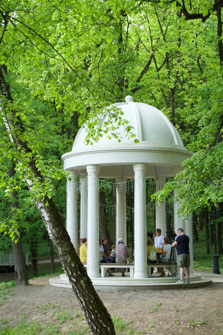 Доброе утро! 🌸

Сегодня, 8 июня, в наших парках вас ждёт северная ходьба, разминка, йога и ещё мног