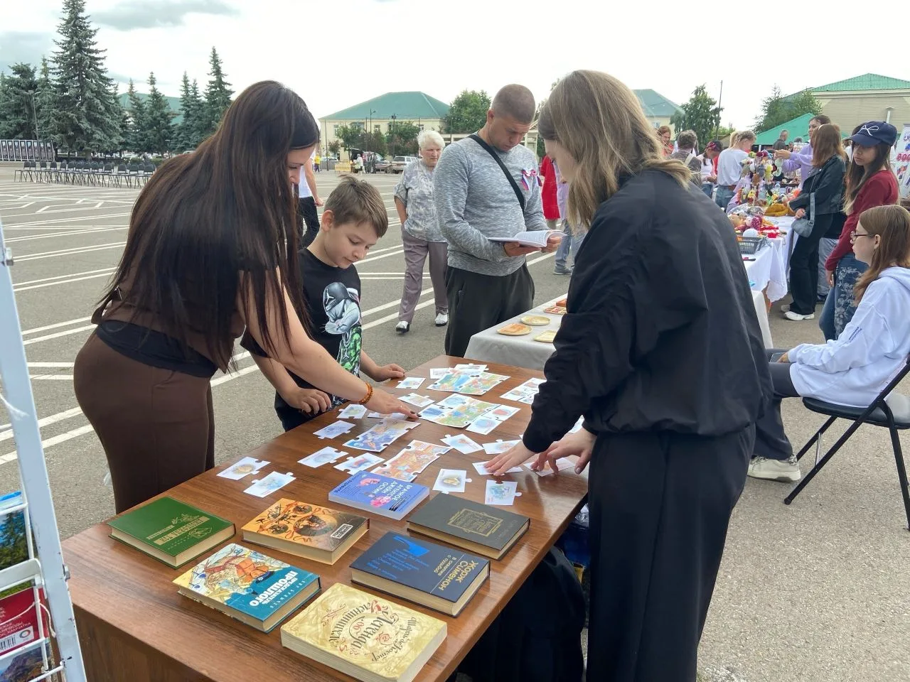 🇷🇺 День России на Центральной площади: как это было

12 июня сотрудники Центральной библиотеки при