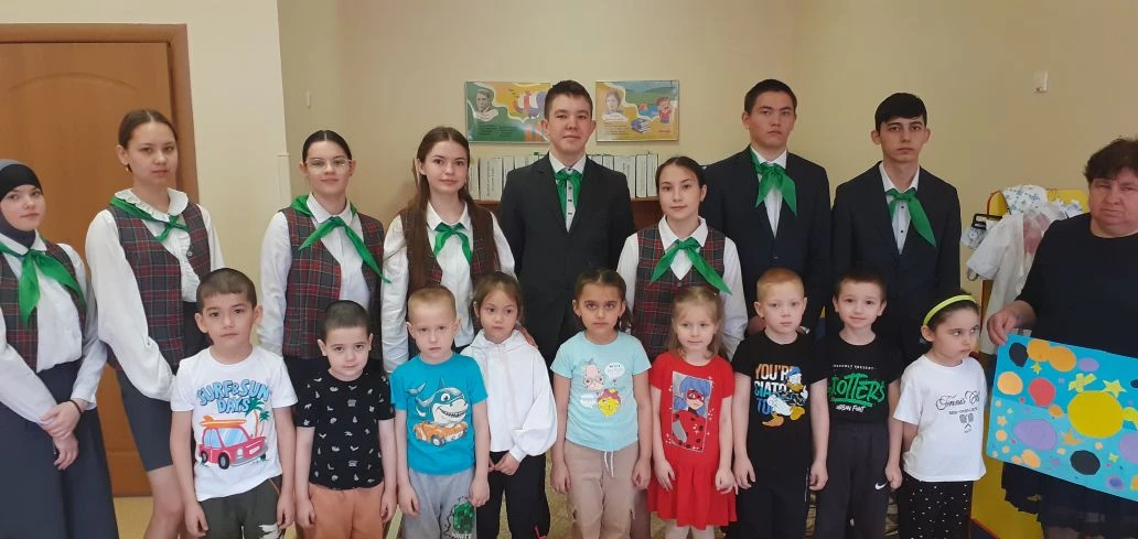 9 апрель көнне зурлар хәм кечкенәләр  төркемнәрендә Килдебәк мәктәбенең педагогик класс...