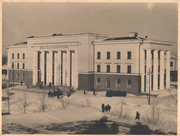 В Прокопьевске архитектурный бум случился в 1950-е. Это годы второго рождения города и ...