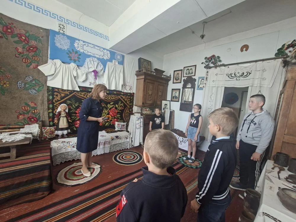 С целью воспитания интереса к истории родного края,культуре и традициям предков-греков,переселившихс
