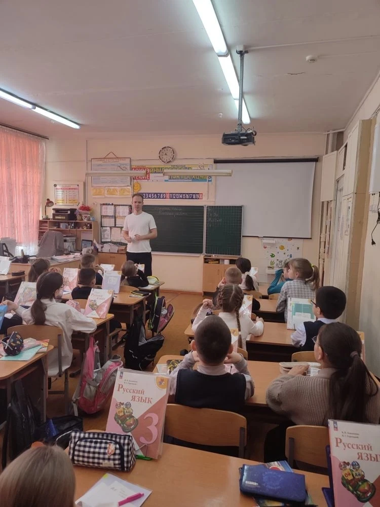 27 марта - Всемирный день театра!  ‎ ‎В честь этого праздника мы посетили 3б и поговорили с ними на 