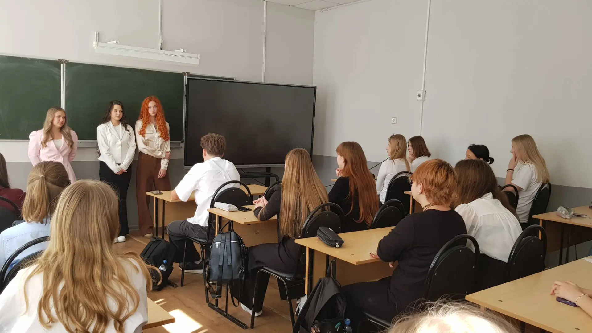 2 сентября наставники группы 26Т11 — Аверьянова Анастасия, Лобышева Анастасия и Анна Са...