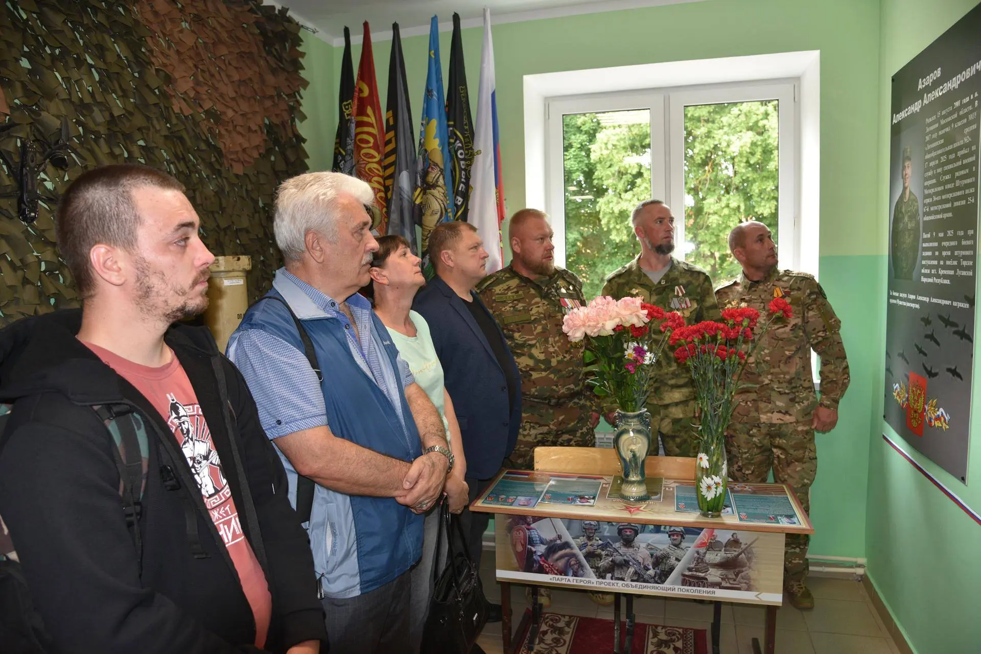 В Лотошинской средней общеобразовательной школе №2 открыли памятную доску выпускнику школы Александр