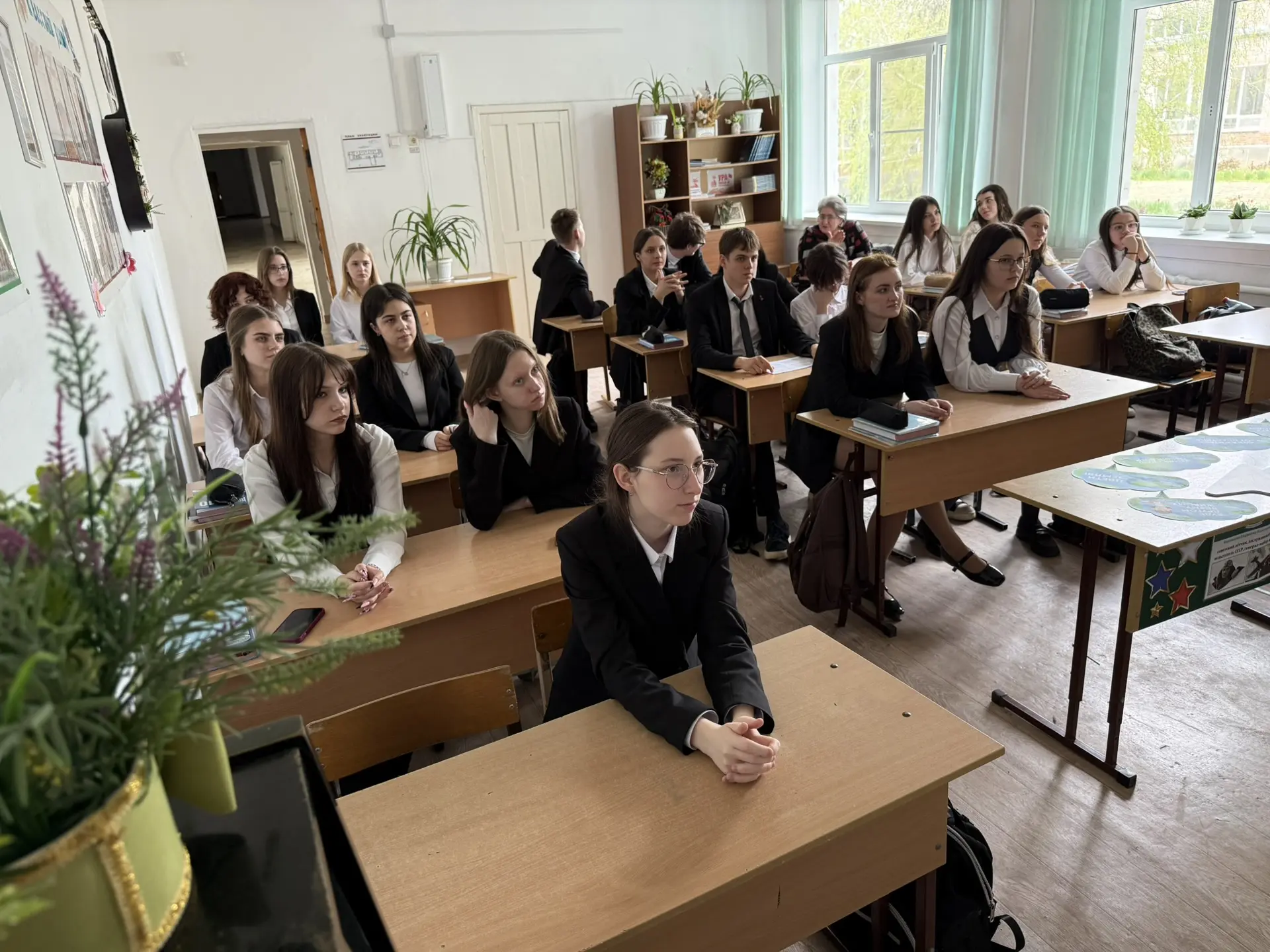 🌍 В преддверии Дня Земли активисты Движения Первых уже в деле! 🌱  Активисты нашей гимназии ✨Полина К