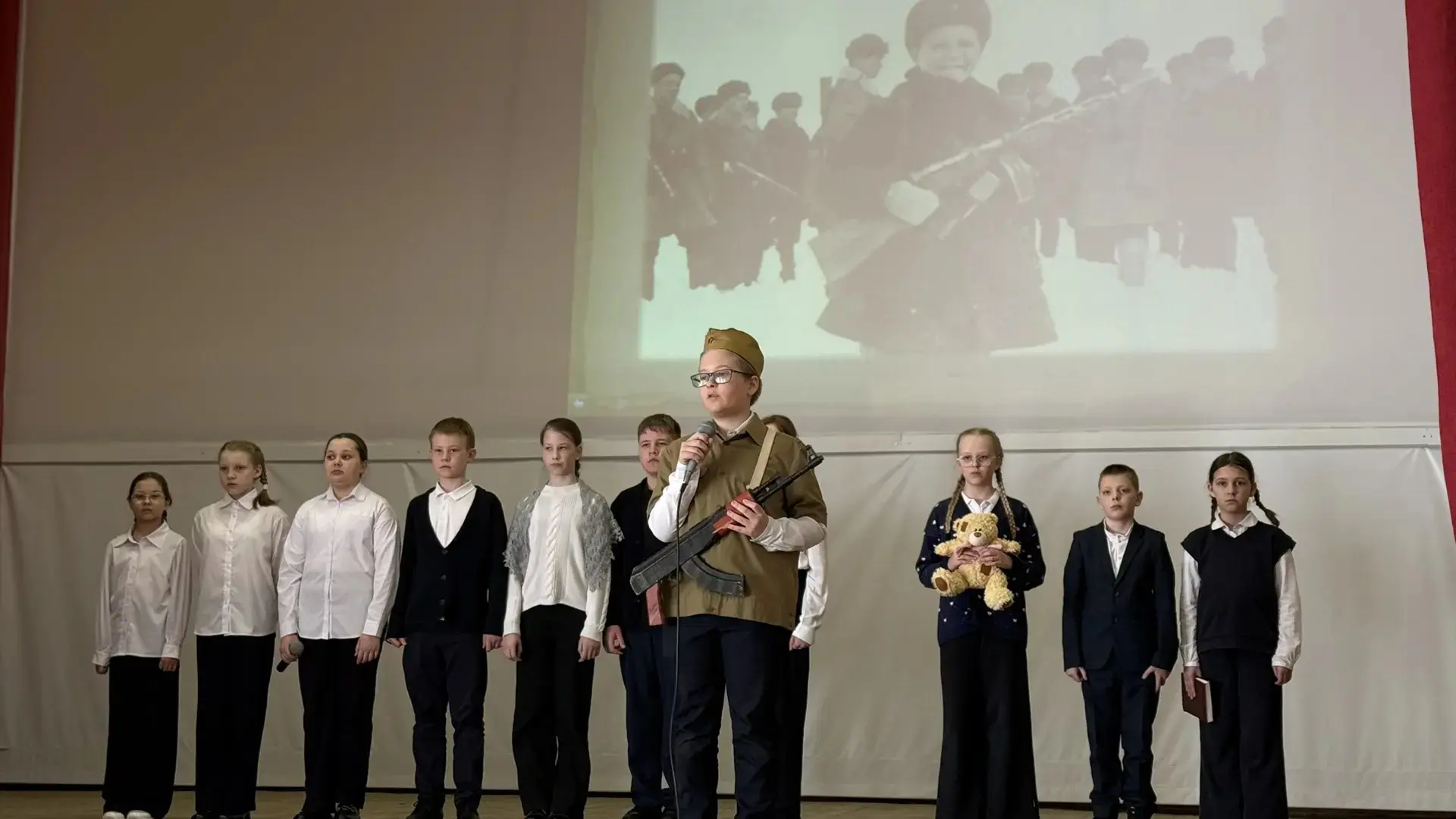 Сегодня, 25 марта, в нашей гимназии стартовал конкурс музыкально-литературных композиций "Они сражал