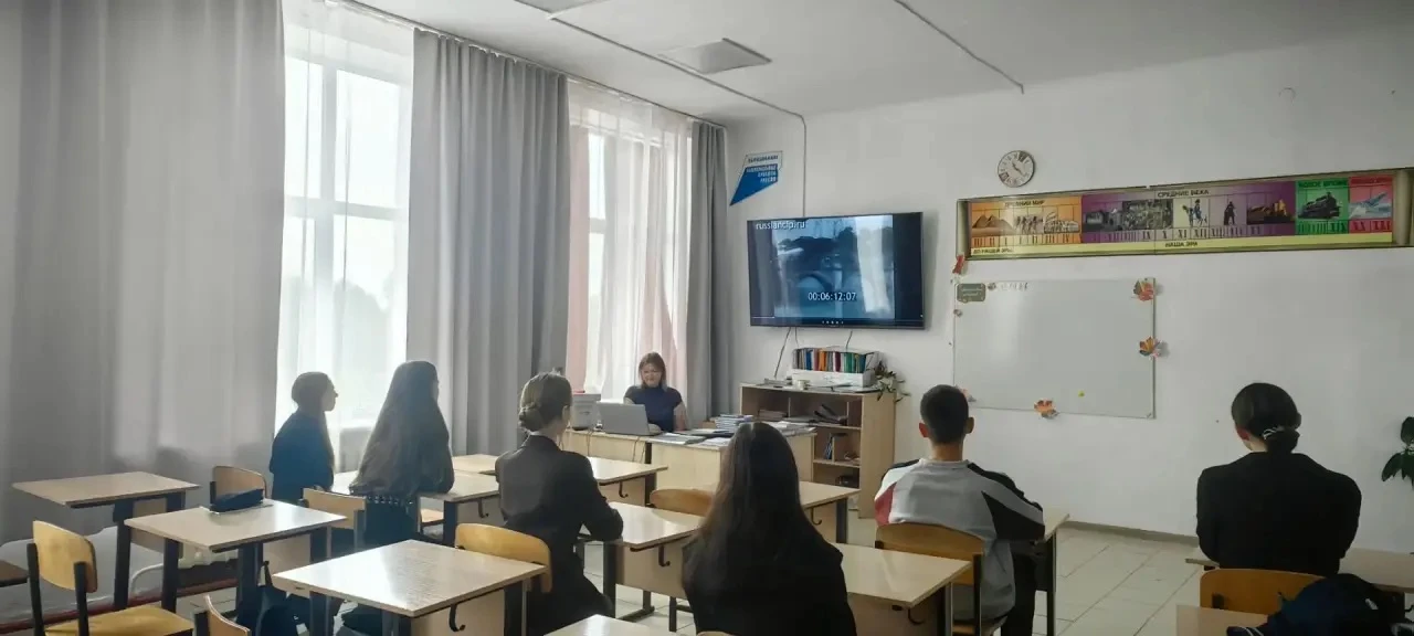В МОАУ СОШ с.Озерное почтили память героев — отметили День Победы над милитаристской Яп...