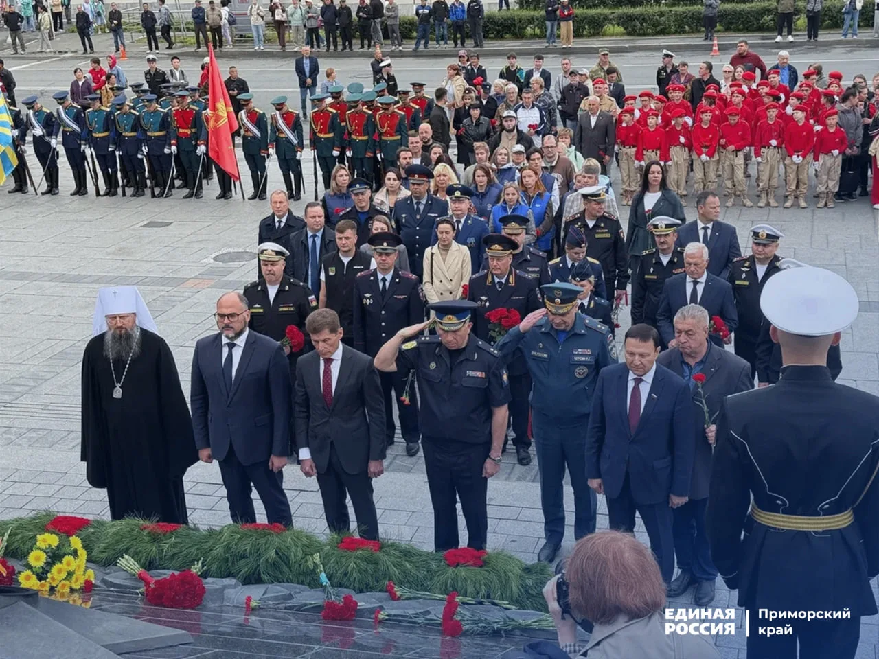 «Никто не забыт, ничто не забыто»: в Приморье прошёл памятный митинг в День памяти и скорби

У мемор
