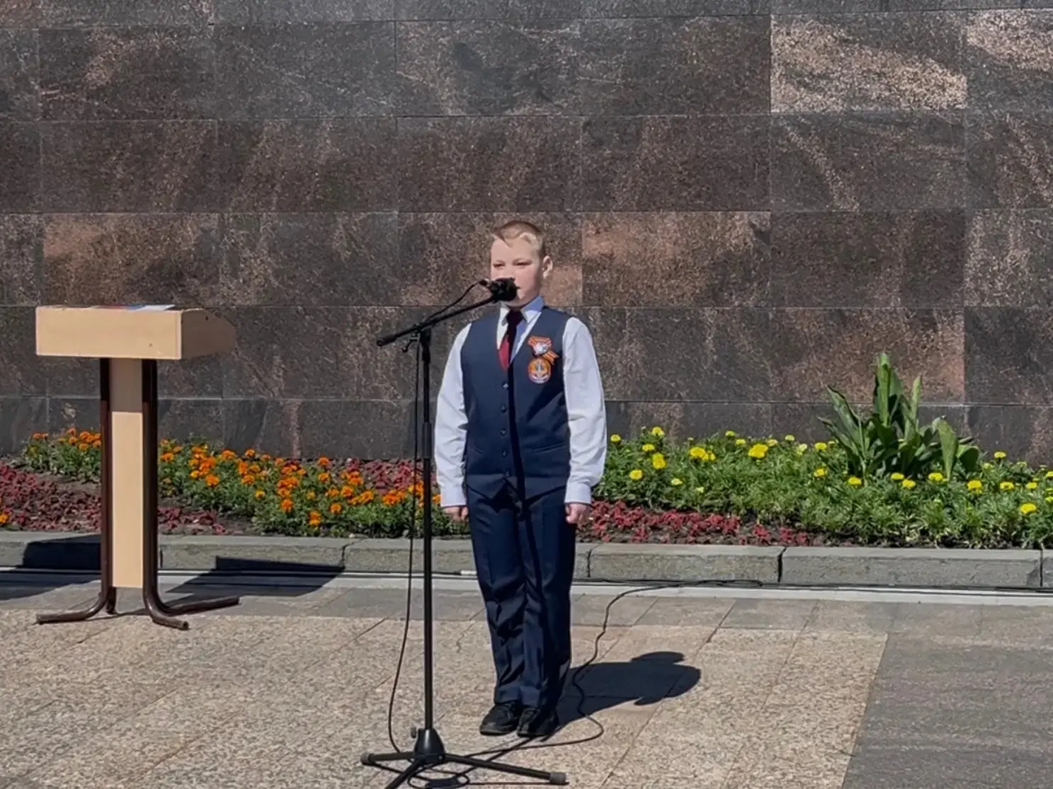 9 мая 2026 года на площади 30-летия Победы у Вечного огня прозвучали самые искренние и трогательные 