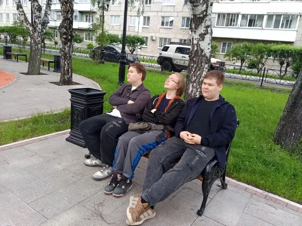 Лето в разгаре, а у нас кипит жизнь! Пока младшие отряды наслаждаются играми на свежем воздухе, труд