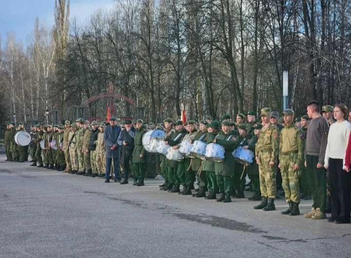 В Стерлитамаке провели первую общую репетицию парадных расчётов к 81-летию Победы.

Прогон прошёл на