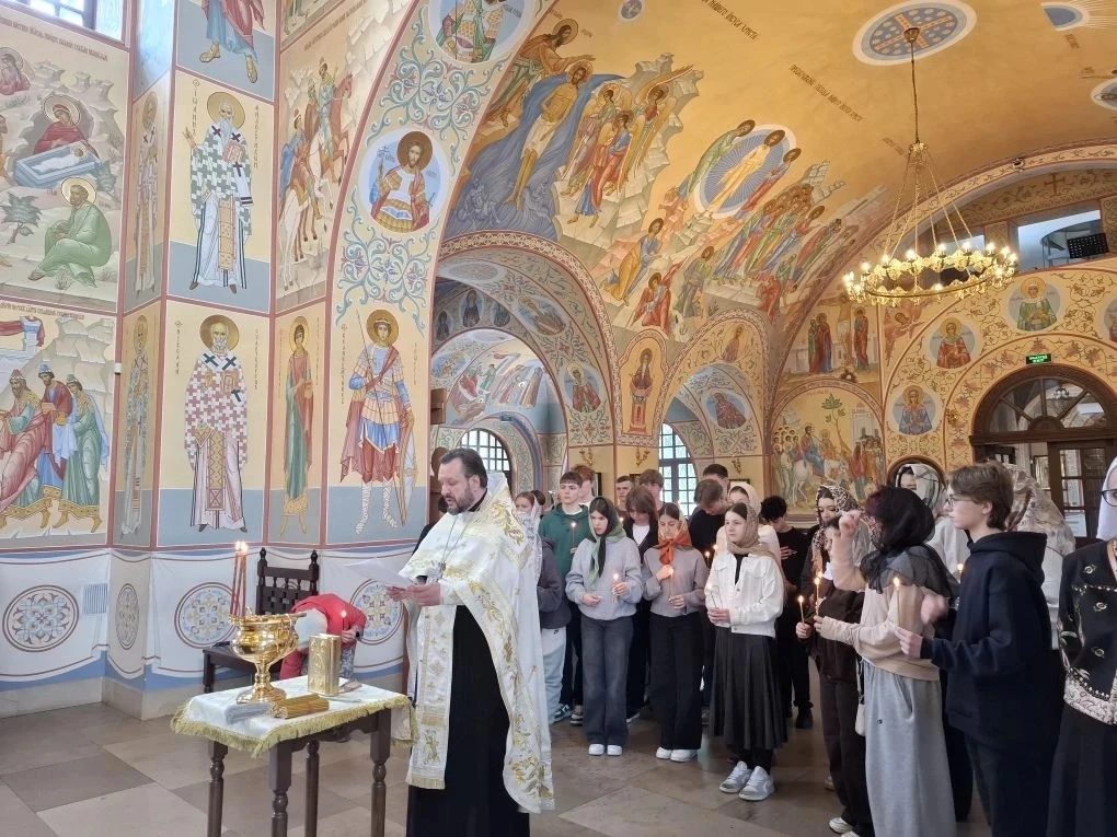 Молебен для выпускников Школы №1371 в Рублево.