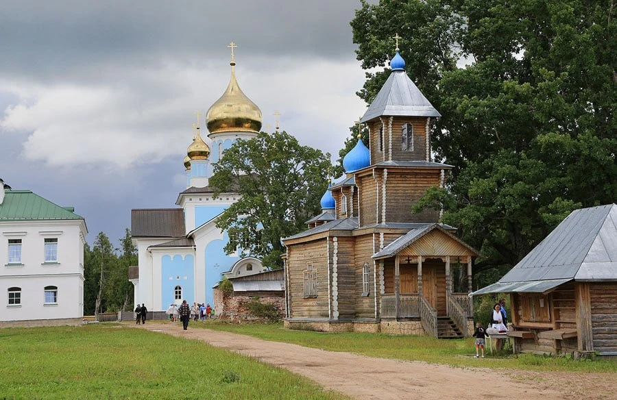 Пусть тебя гонят, ты не гони; пусть тебя распинают, ты не распинай; пусть обижают, ты н...