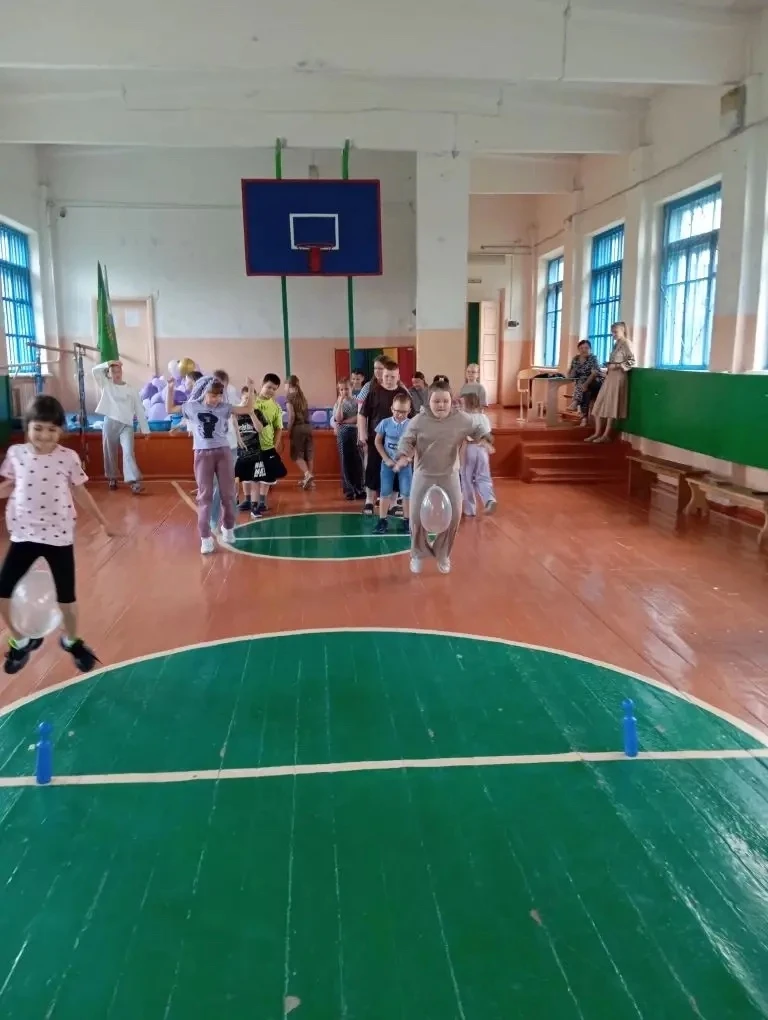 🌟 День в лагере с дневным пребыванием «Чемпион» и «Содружество Орлят России»🌟

Сегодня в нашем лаг