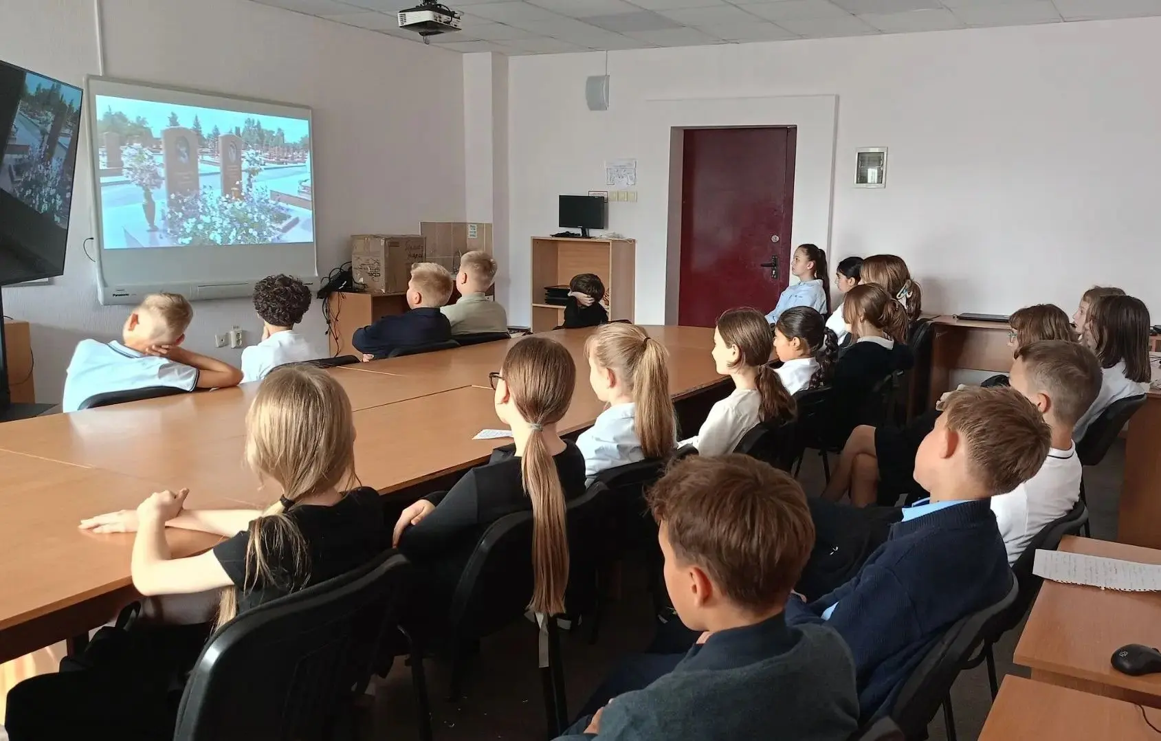 Сегодня в 6 «В» классе прошел урок Памяти.