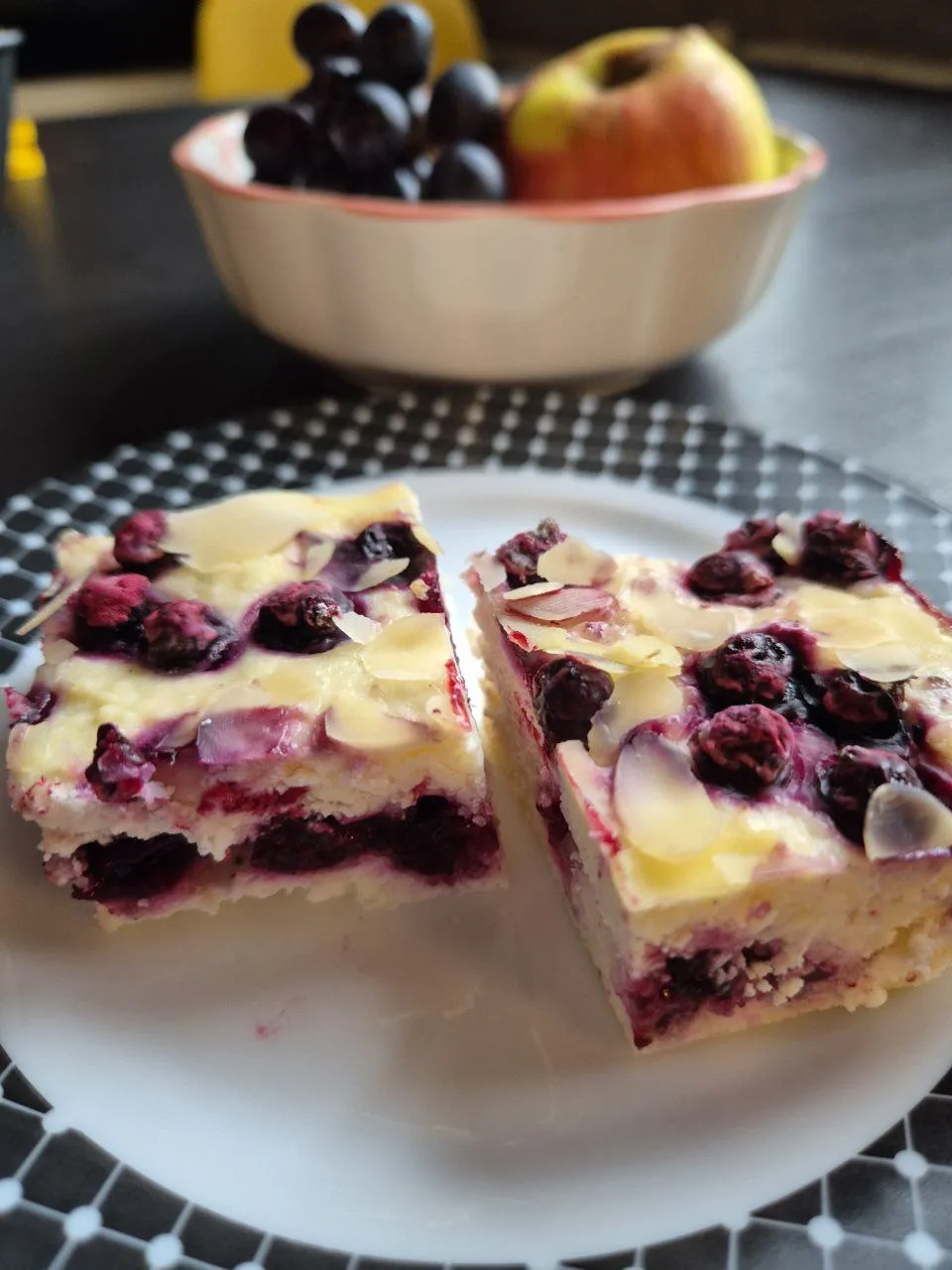 Творожная запеканка с ягодами🍒

Ну очень удачный рецепт творожной запеканки с ягодами! Делюсь от вс