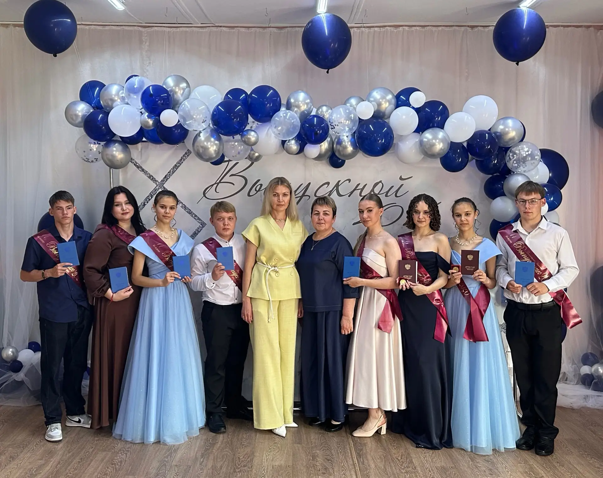 🎓 27 июня — день, который мы запомним надолго. В этом году наш выпускной был по-настоящему юбилейны