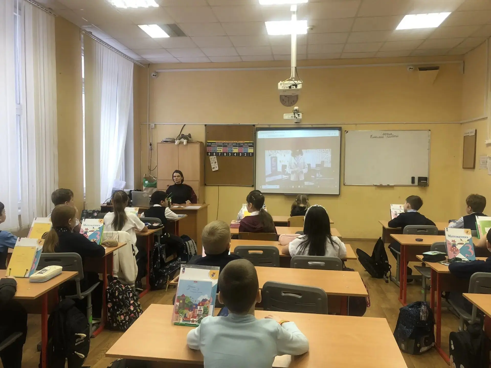 ✨Сила команды: что значит работать вместе?   🇷🇺Сегодня на уроках «Разговоры о важном» мы говорили о 