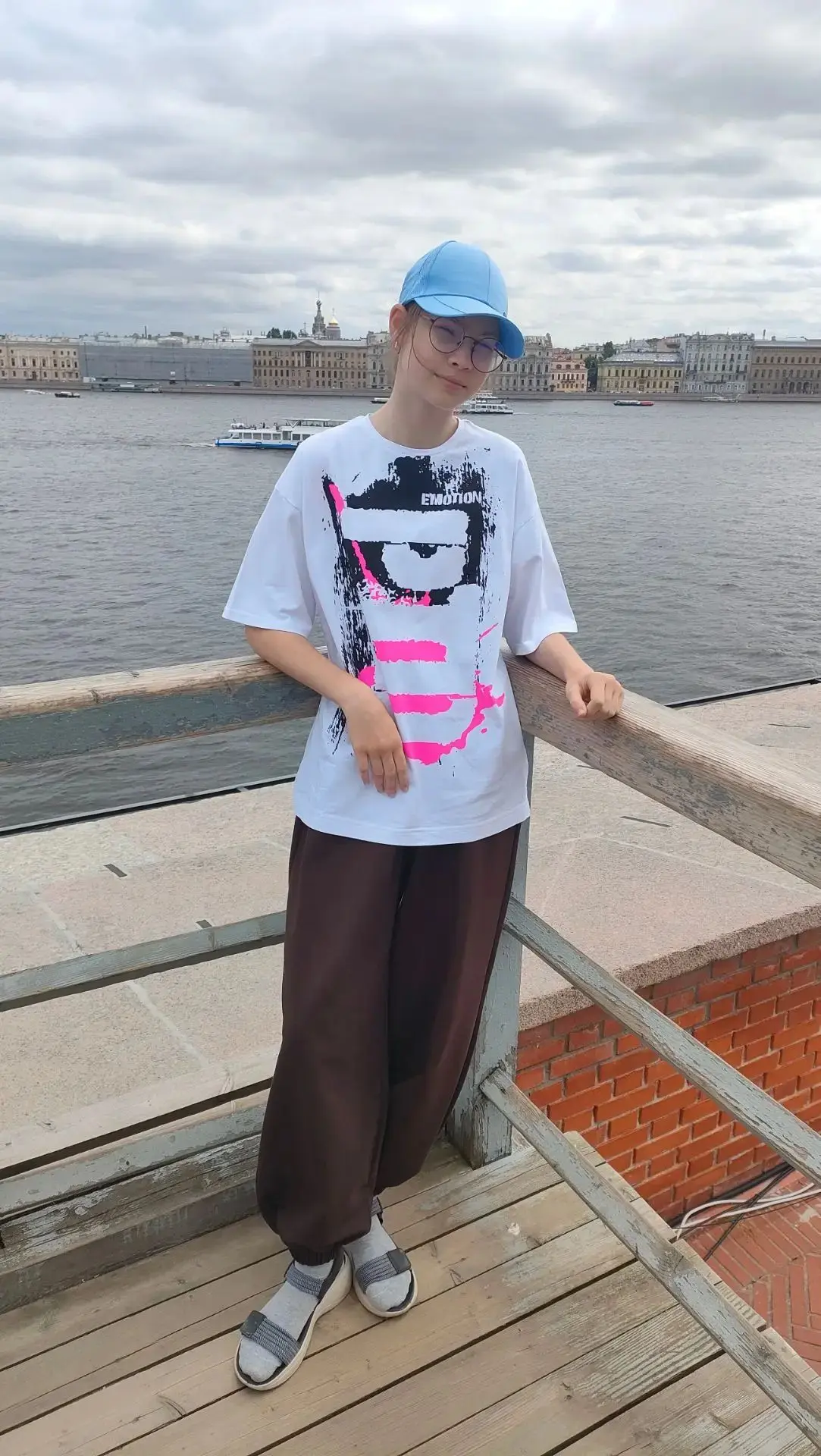 Конкурс  "Внимание! Снимаем каникулы!" 
Францевич Алиса, 7-А класс. Санкт-Петербург - прикосновение 