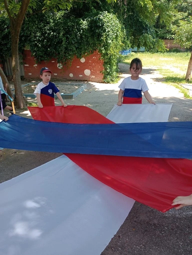 День России - это праздник свободы, мира и добра. Этот праздник символизирует единство нашего народа