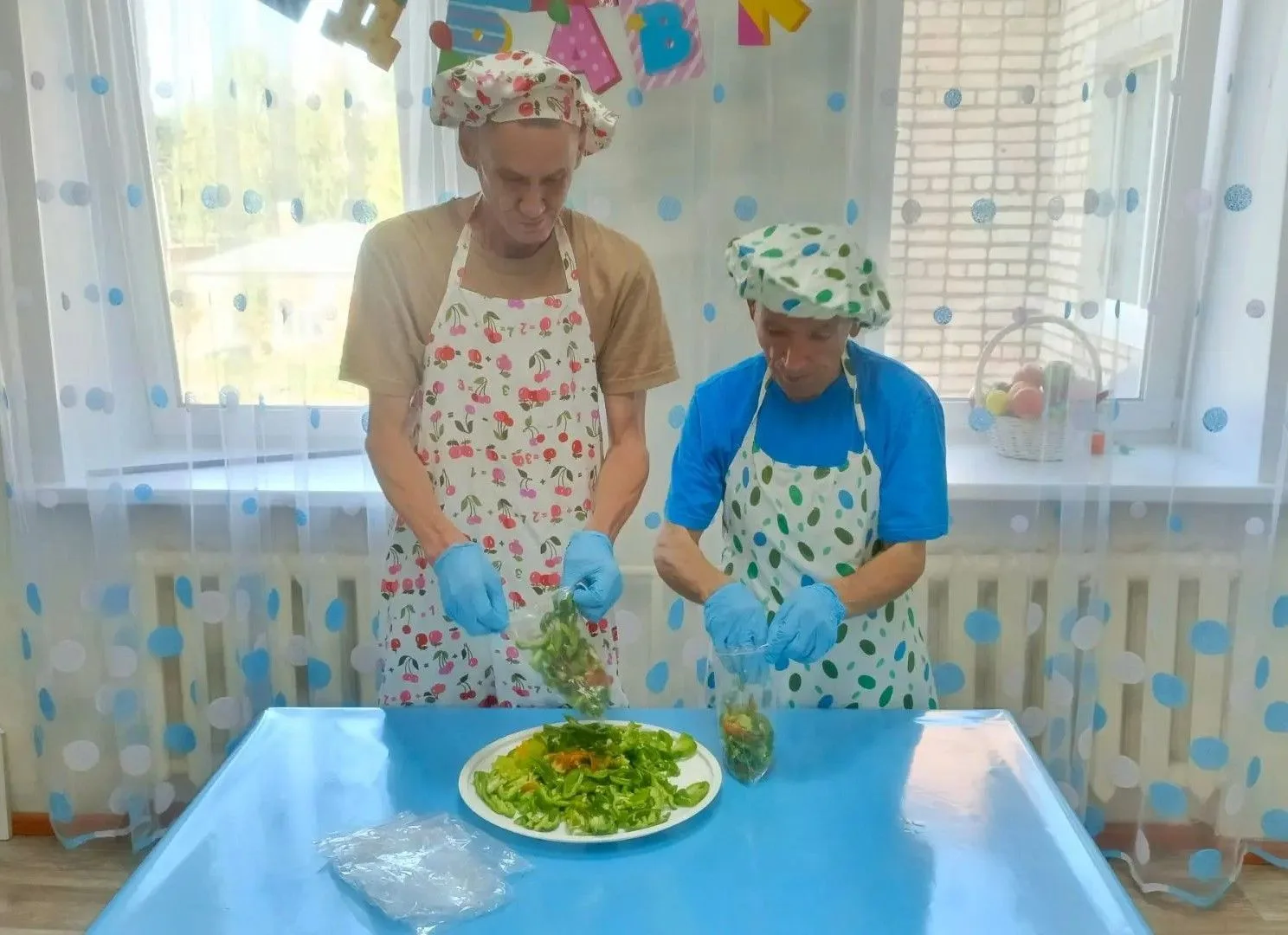 🥫Старт сезона огненных закатов! Наши жители дружно взялись за болгарский перец.