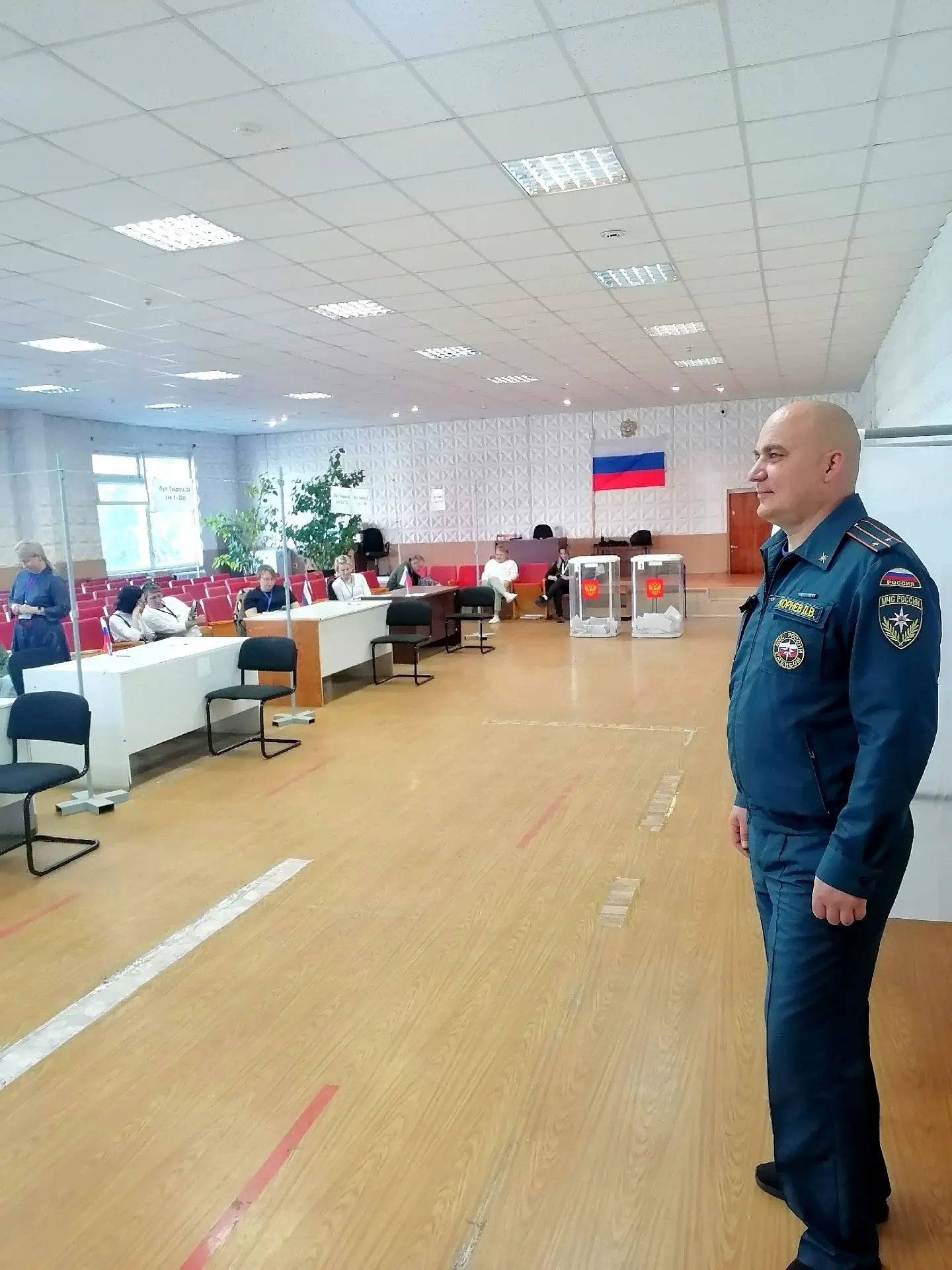 Озёрские пожарные дежурят на избирательных участках