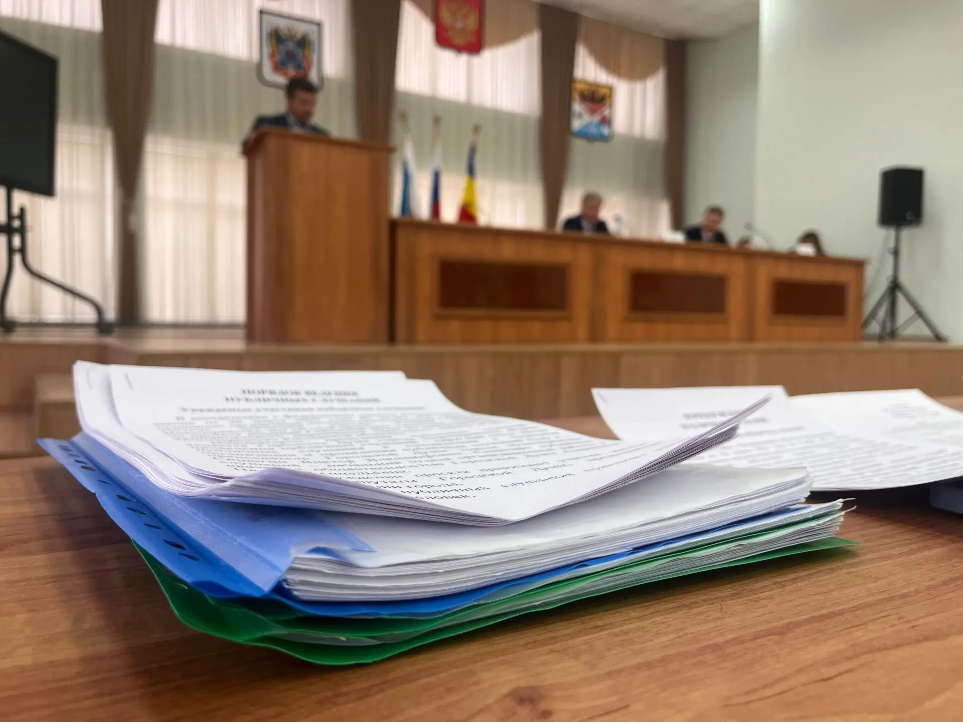 В Новочеркасске продолжается работа над принятием нового Устава города. Это основной до...