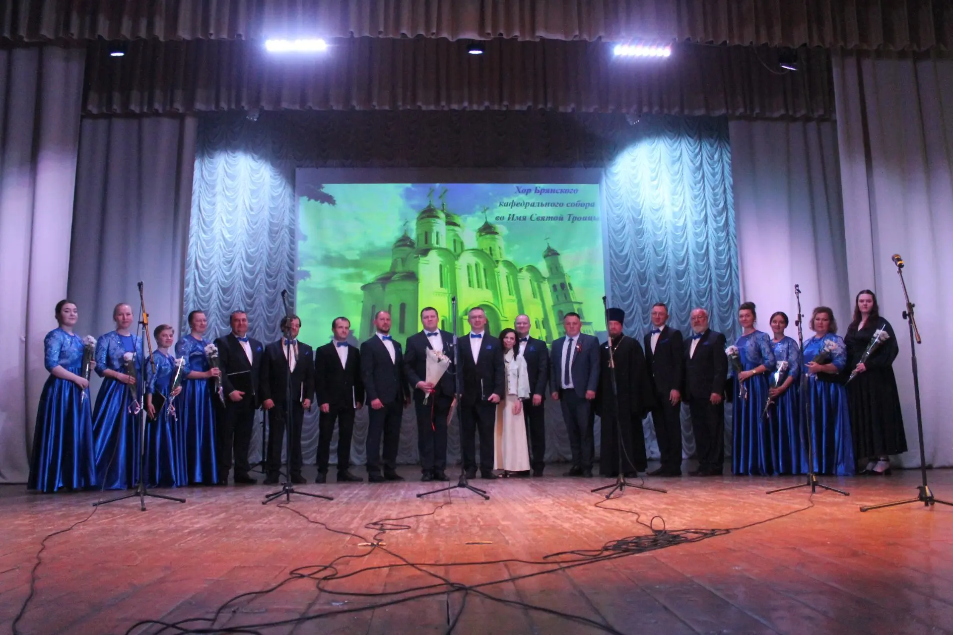 🎼В районном Доме культуры прошел концерт хора Брянского кафедрального собора во Имя Св...